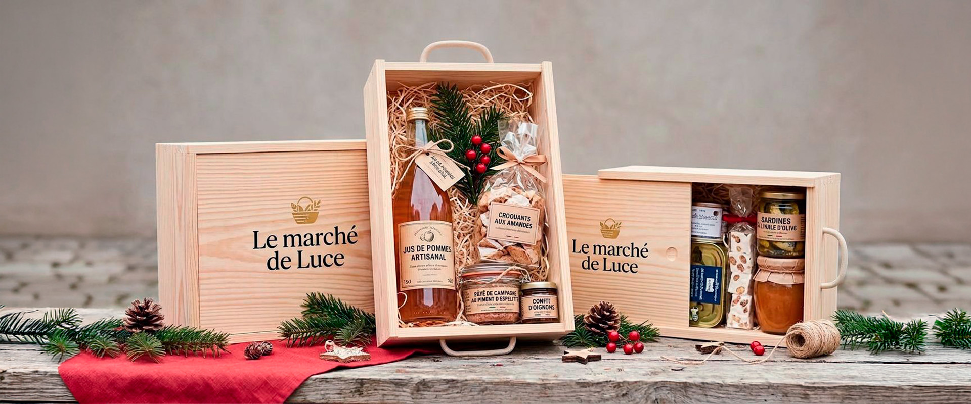 Caisse bois à glissière personnalisée avec un coffret garni pour les fêtes